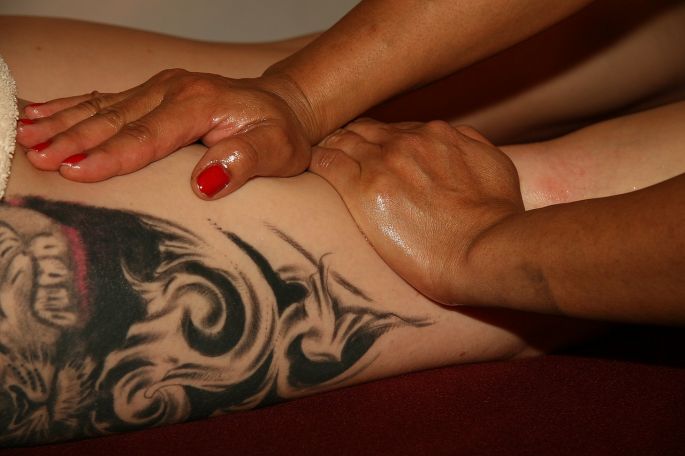 Lymfatická masáž nôh proti celulitíde